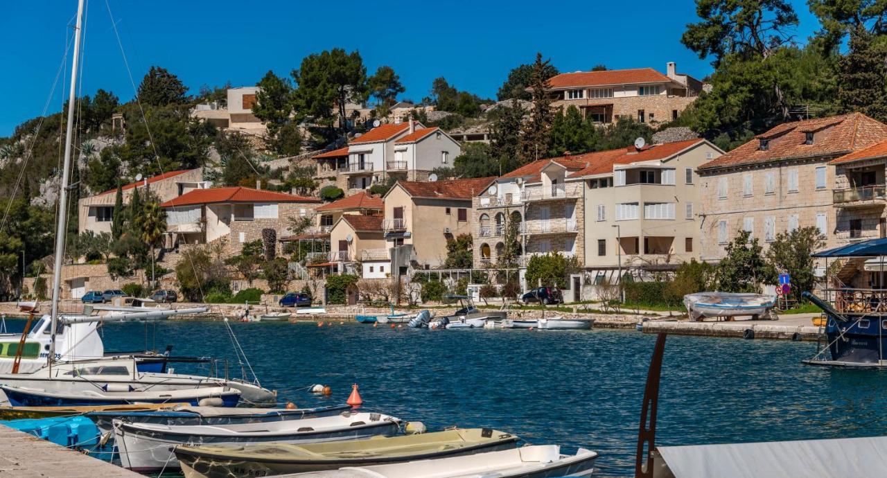 Amare Apartments Bobovisca Экстерьер фото