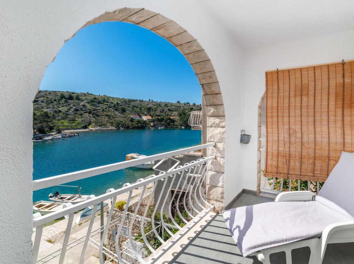 Amare Apartments Bobovisca Экстерьер фото