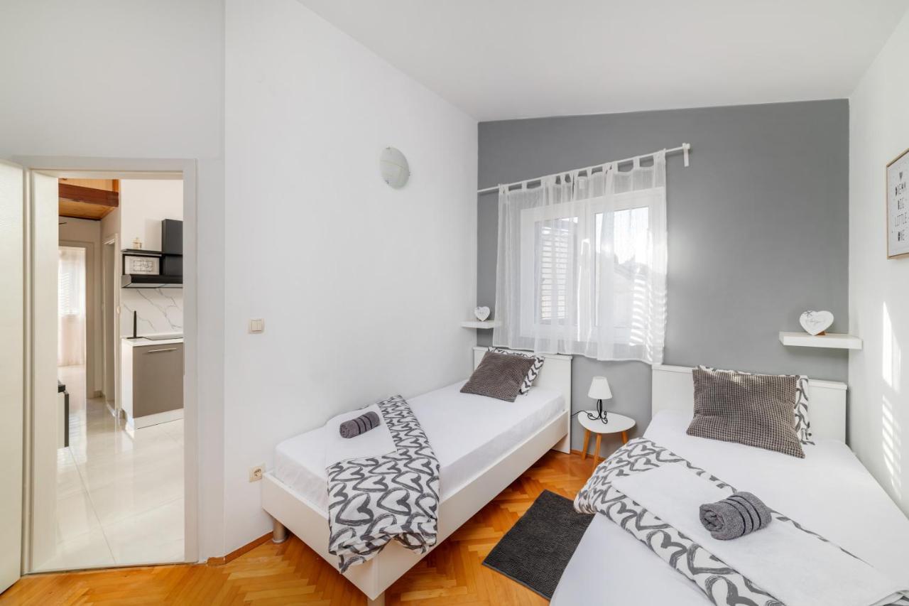 Amare Apartments Bobovisca Экстерьер фото